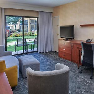 One-Bedroom Suite Courtyard View